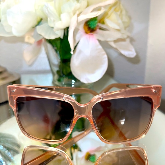 Beautiful Marc Jacobs sunglasses - Picture 1 of 6